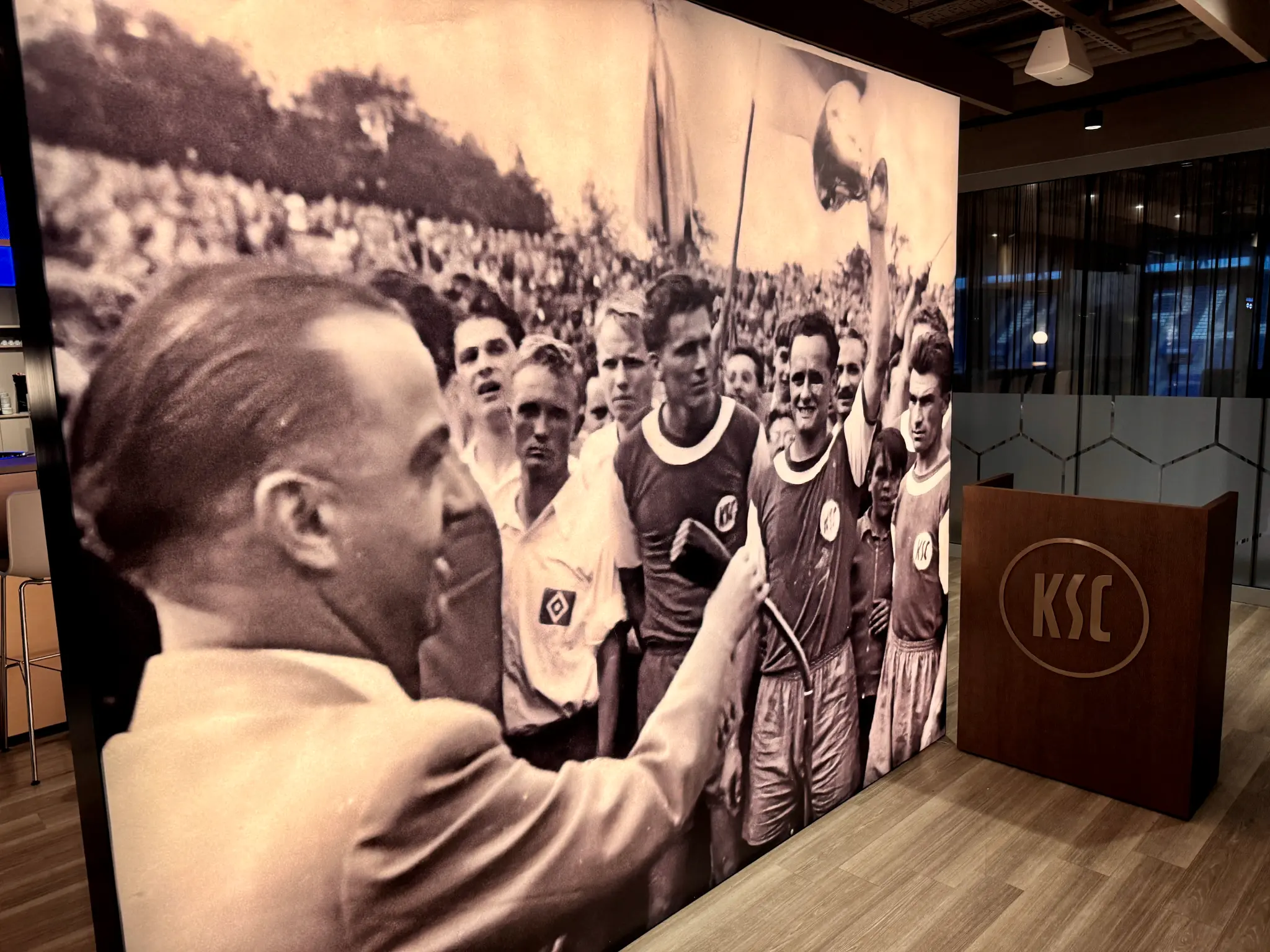 KSC-Loge im BBBank Wildpark – historische Atmosphäre